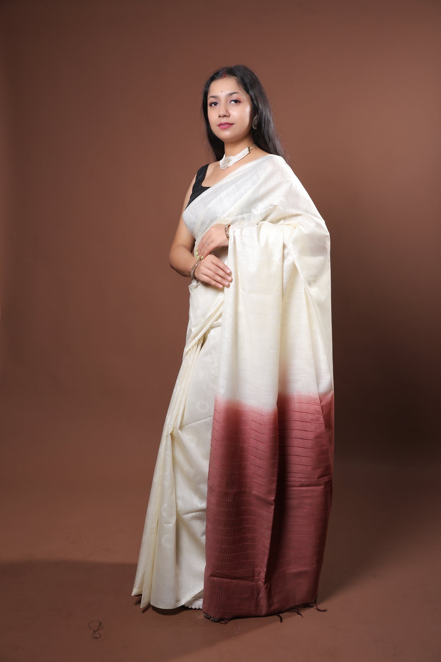 white plain saree with red pallu and Sequence work