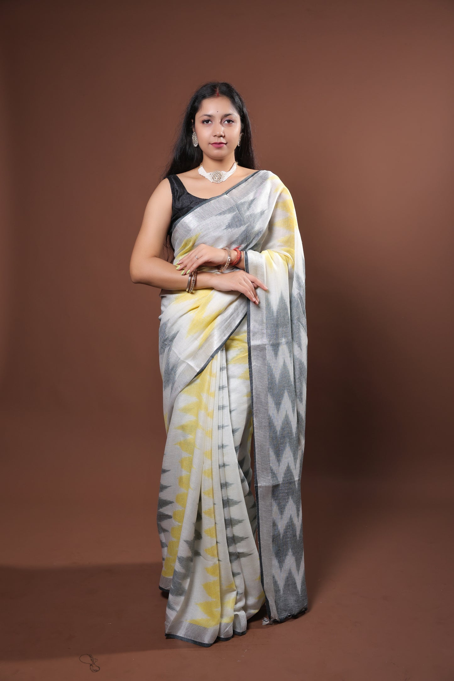 Linen Saree with double shade color with unique pattern
