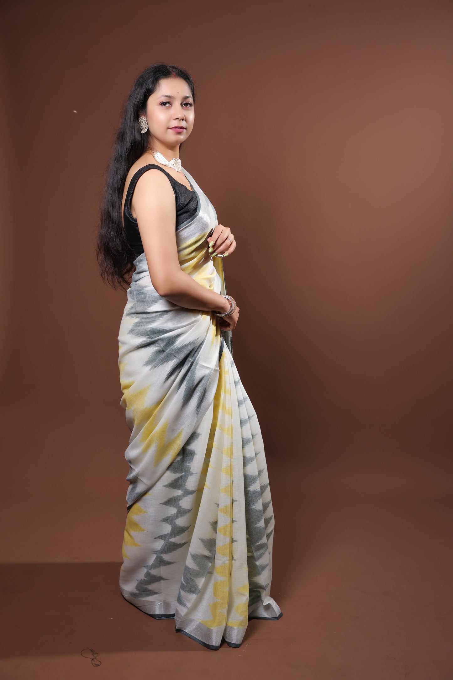 Linen Saree with double shade color with unique pattern