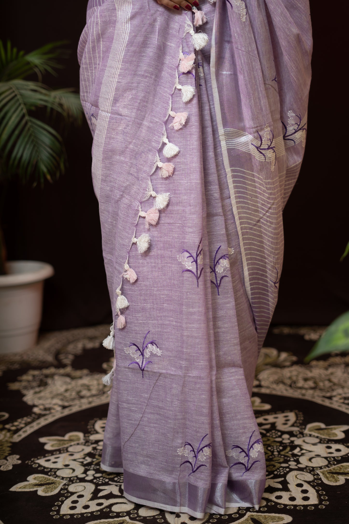 Linen Purple Saree with Flower Embroidery patch