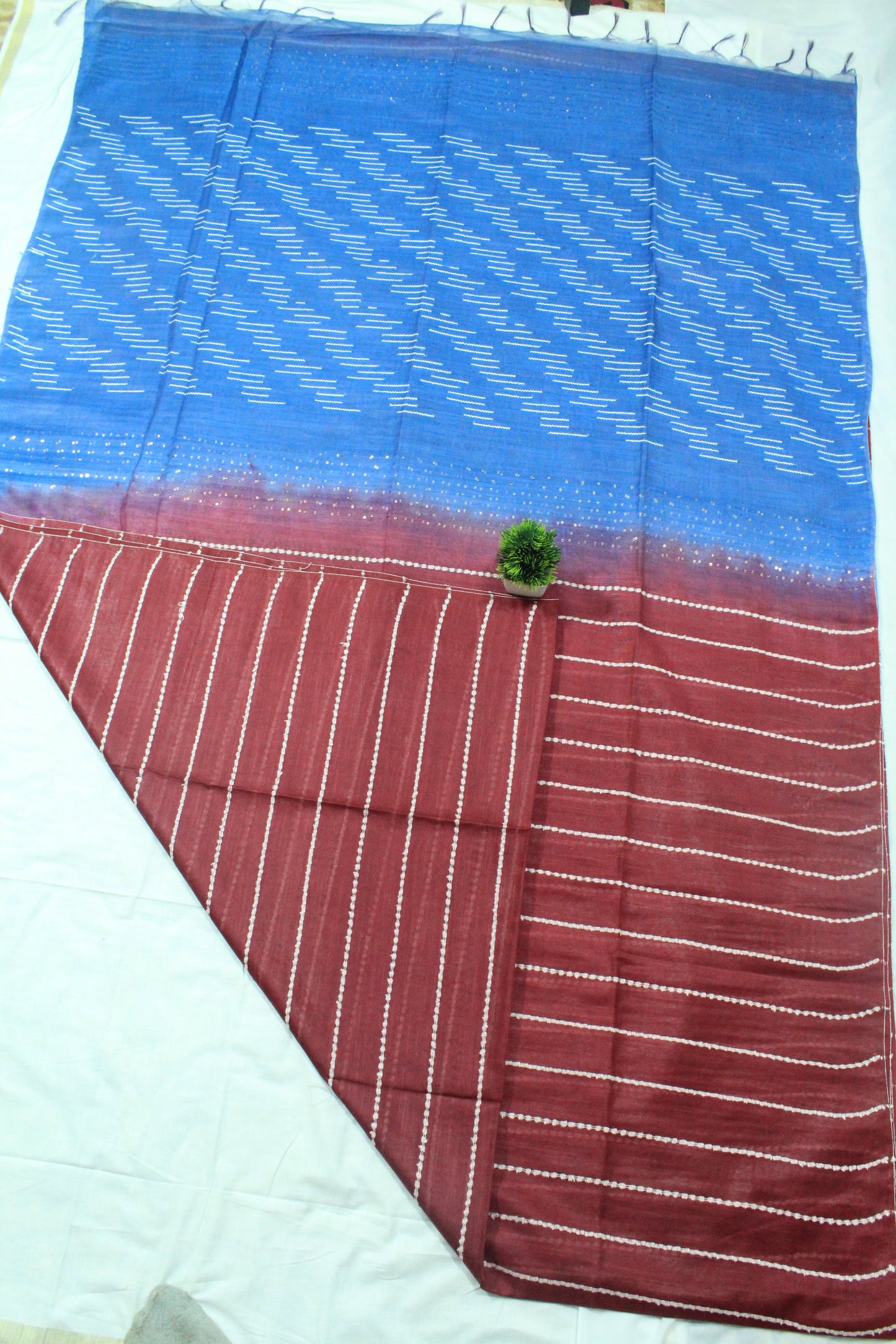Staple pallu without border silk Saree in pink and blue color