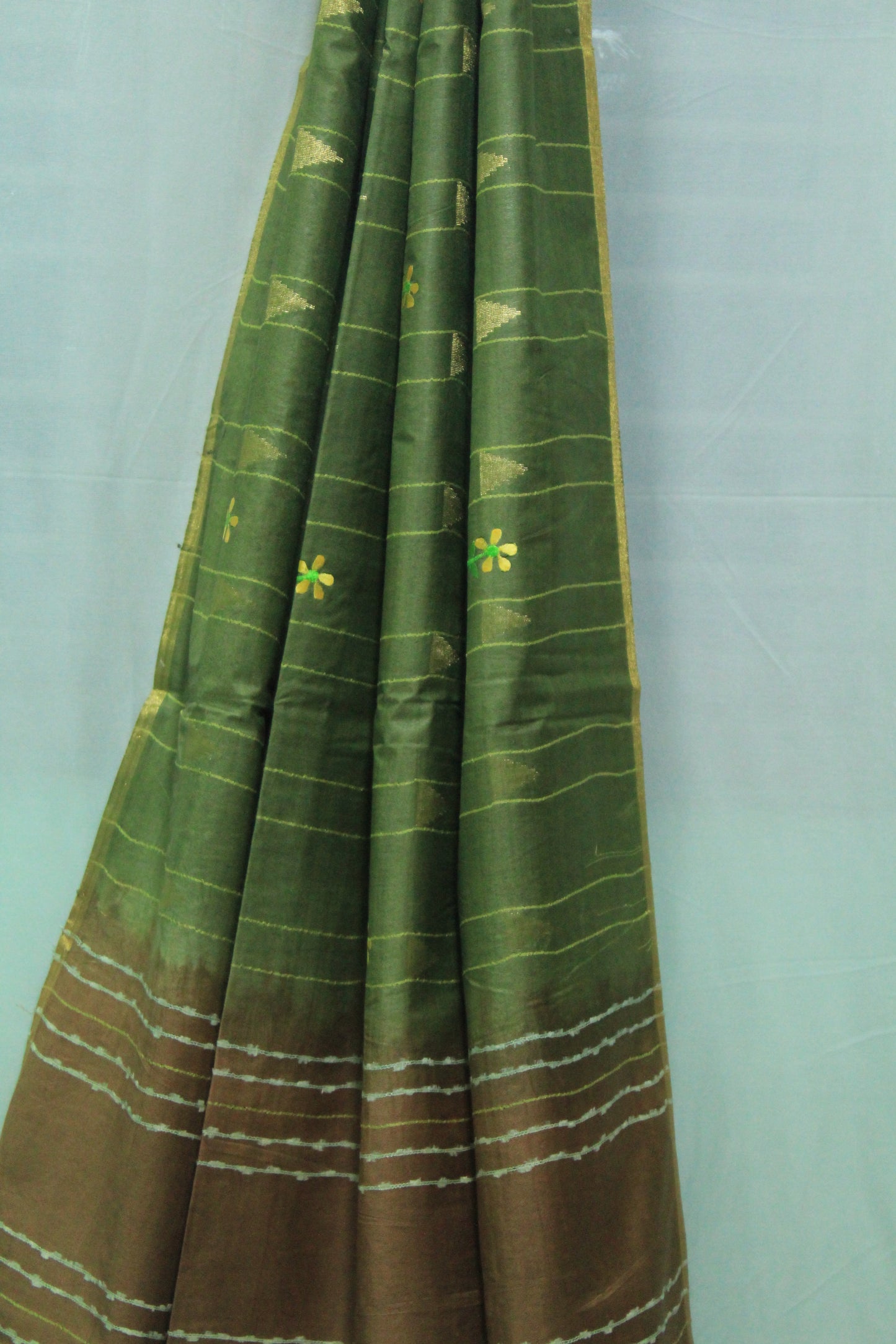 embroidered  double shade green saree with zari work