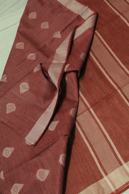 Red saree with white patterns in Silk fabric